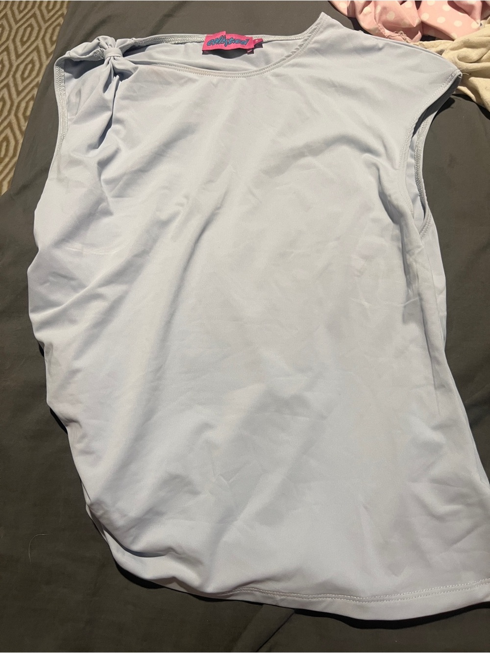 Edikted medium blue top